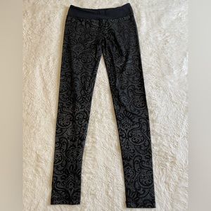 Yoga Leggings with Silver Design